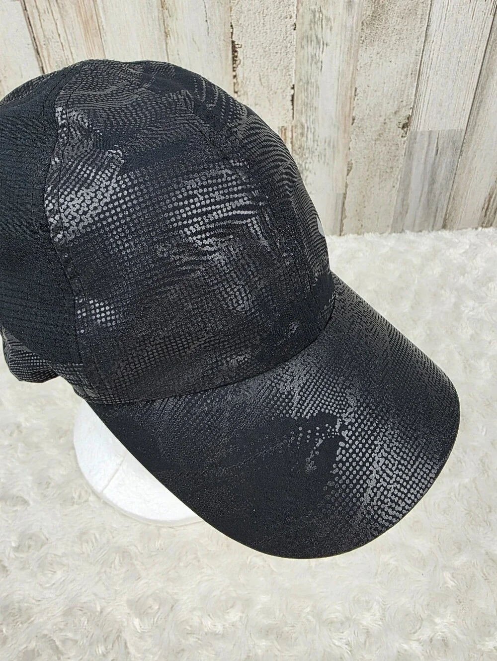 Under Armour Fly By Black Metallic Baseball Cap